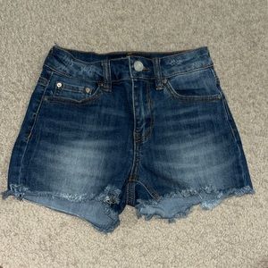 I’m selling blue Jean shorts in the size 0 waist 23